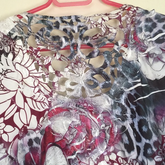 Silk print Stretchy Shirt w/ Lace Appliqué - Picture 2 of 3